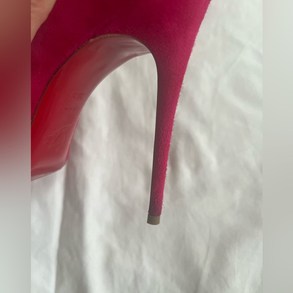 *Authentic* Christian Louboutin Kate 100 Veau Velours in color Bomba - Picture 6 of 12